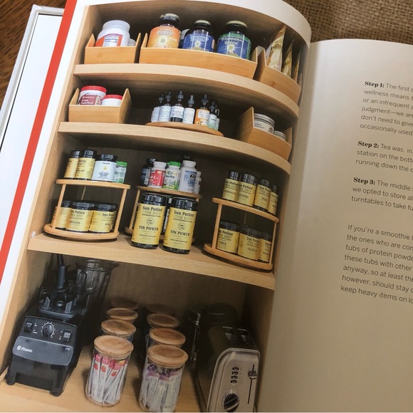 “The Home Edit Life” book by Clea Shearer & Joanna Teplin 🏠 - Picture 8 of 9